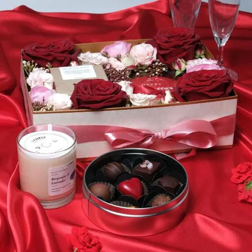 My Sweet Heart Box กล่องดอกกุหลาบพร้อมช็อกโกแลตทรัฟเฟิล 7 ชิ้นและเทียนหอม - COZXY Product Image